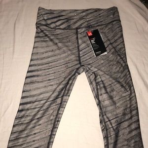 BNWTVUnder Armour Compression Tights